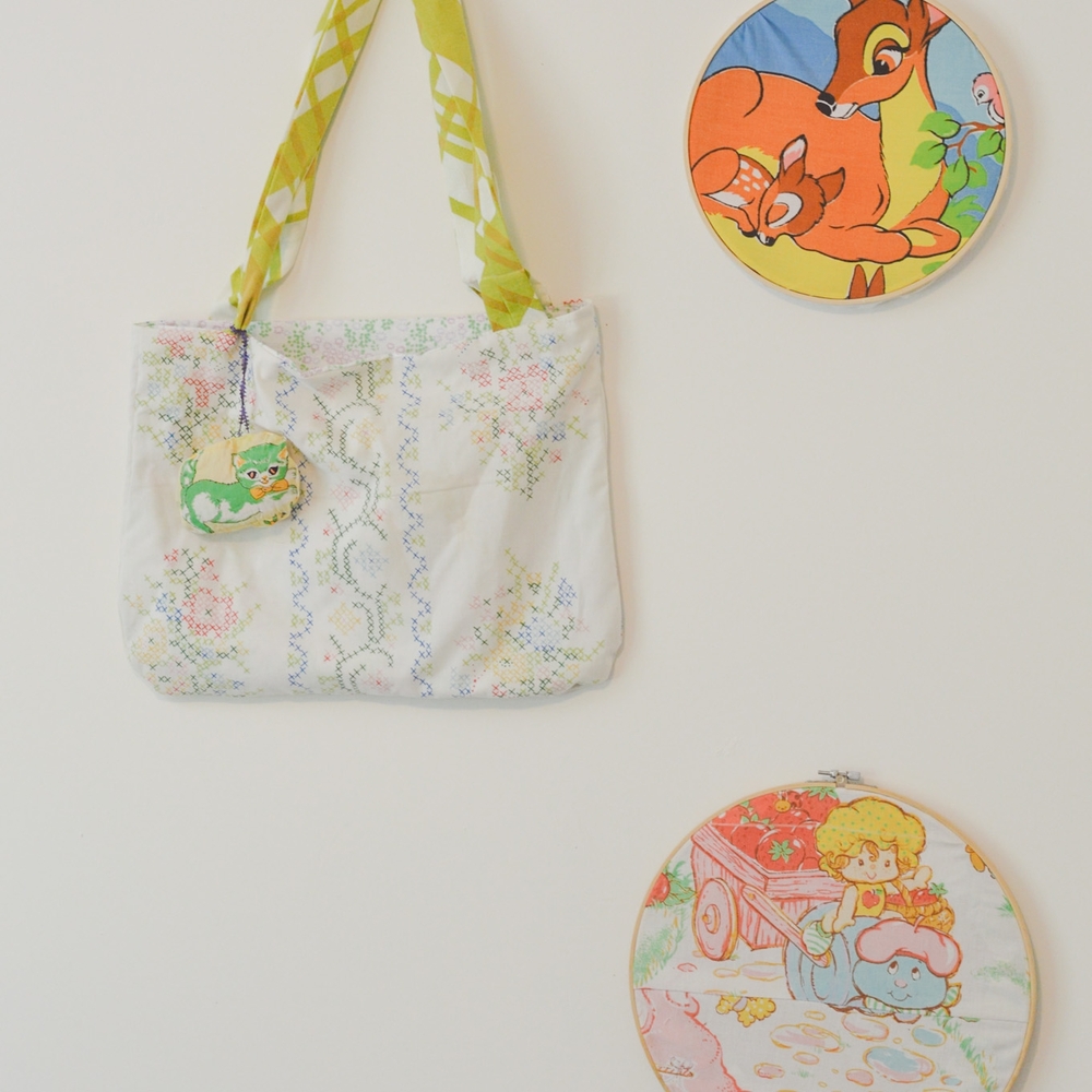 Floral Embroidered Tote Bag with Green Straps - Picture 3 of 3